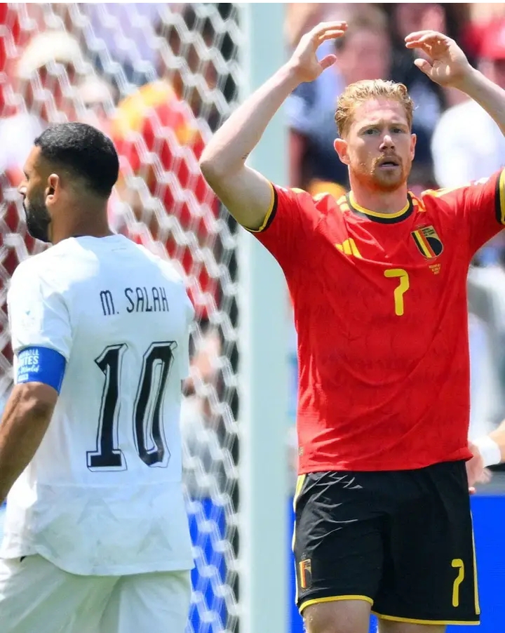 🚨💣🏴 PREMIER LEAGUE LEGENDS BOMBSHELL! 👑🔥 478 GOAL CONTRIBUTIONS, TWO GENERATIONAL ICONS — MOHAMED SALAH & KEVIN DE BRUYNE LEAVE A LEGACY THAT SHOOK ENGLISH FOOTBALL FOREVER! ⚽🌍 The Premier League will never be the same without these creators of magic, records, and unforgettable moments. Who will you miss the most? 🥹❤️