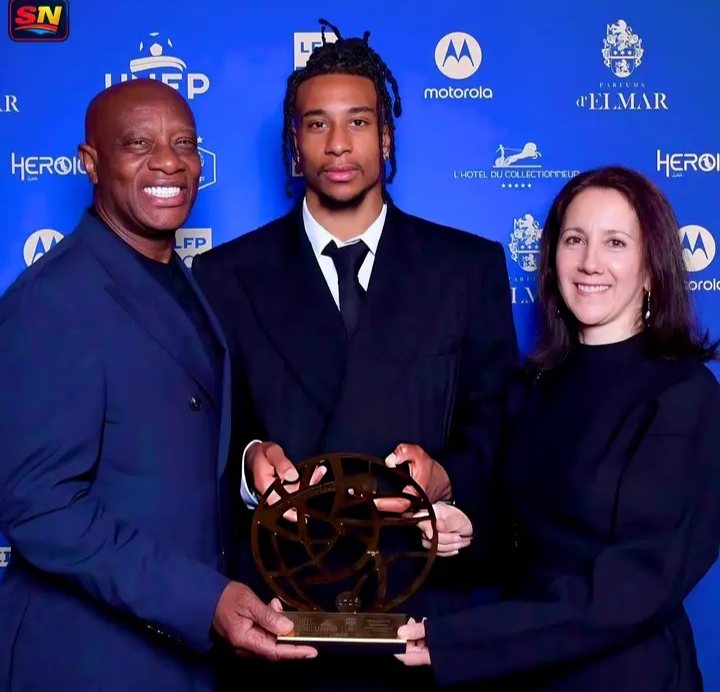 🚨💣🇫🇷 MICHAEL OLISE FAMILY BOMBSHELL! 👀❤️ The World’s Hottest Winger Leaves Fans Stunned as Rare Photos of His Parents Surface — He Has His Mother’s Mesmerizing Eyes, His Father’s Iconic Smile, and the Perfect Blend Behind Football’s New Superstar! ✨🔥⚽