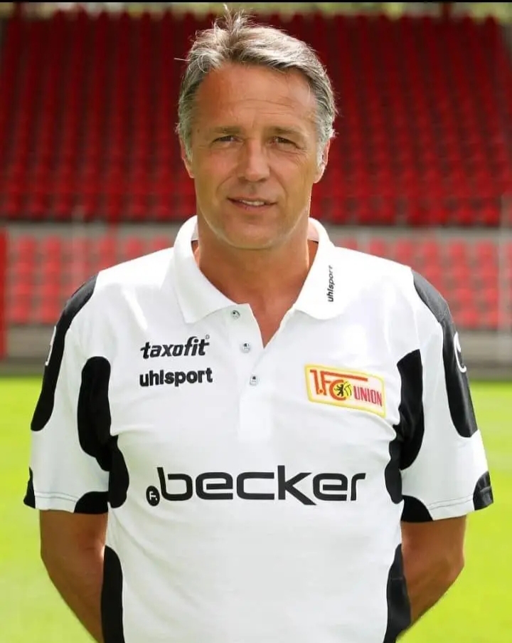 🚨👑🔴⚪ UNION-BERLIN-LEGENDE FÜR DIE EWIGKEIT! ❤️🔥 GANZ KÖPENICK STEHT HINTER UWE NEUHAUS – DER ARCHITEKT DES AUFSTIEGS, DESSEN VERMÄCHTNIS DIE ALTE FÖRSTEREI FÜR IMMER PRÄGEN WIRD! 🏟️🌍 SEINE SPUREN SIND UNVERGÄNGLICH, SEIN NAME BLEIBT FÜR EWIG IN DEN HERZEN DER EISERNEN! 😭👏💥