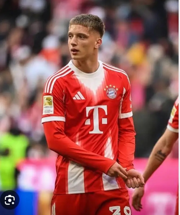 🚨💣 ZUKUNFTS-COUP BEIM FC BAYERN! Rekordmeister Fesselt Sein 17-Jähriges Mittelfeld-Juwel Bis 2029 – Mega-Vertrag Entfacht Riesige Hoffnungen auf die Nächste Bayern-Generation! 🔴⚪⭐