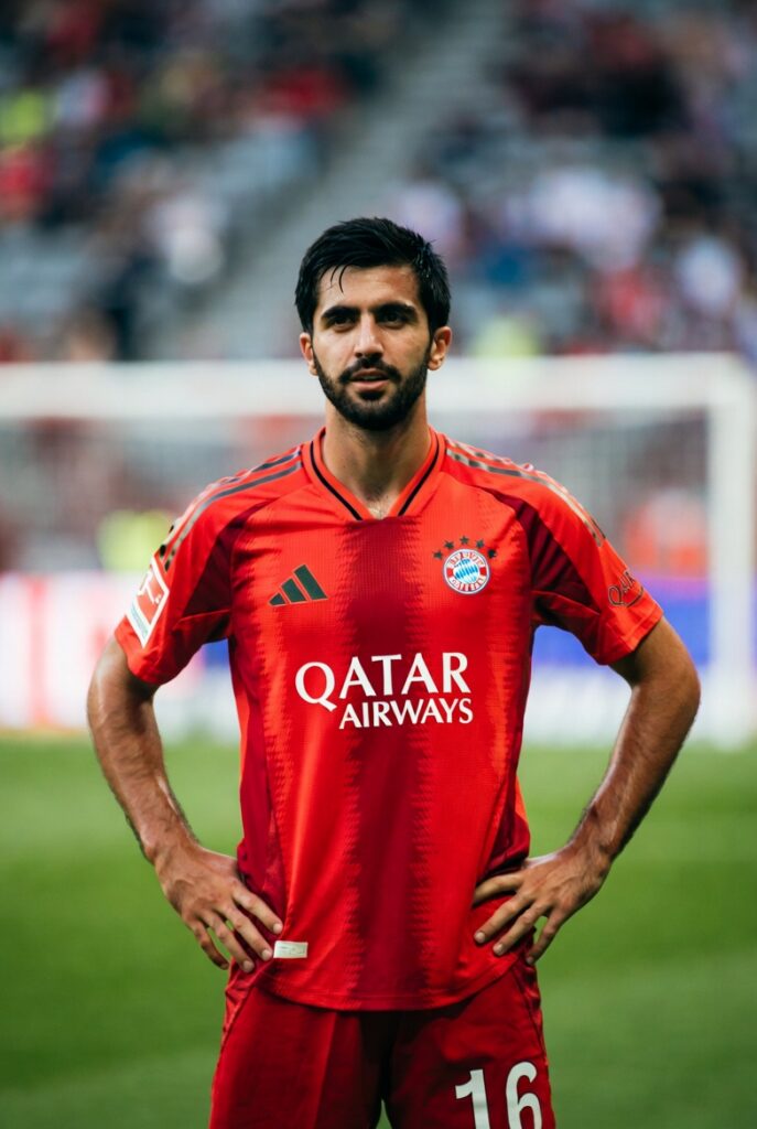 🚨💣 TRANSFER-TSUNAMI BEIM FC BAYERN! Ein außergewöhnliches Telefonat stürzt Rodris Zukunft ins völlige Chaos – Der Mittelfeld-Dirigent von Manchester City ist plötzlich von einem Wechsel zum deutschen Rekordmeister fasziniert, während ein möglicher Mega-Transfer den europäischen Transfermarkt neu schreiben und eine der größten Sensationen der Fußballgeschichte auslösen könnte! 🔥🔴⚪